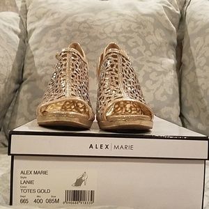 8.5 Alex Marie totes gold heels